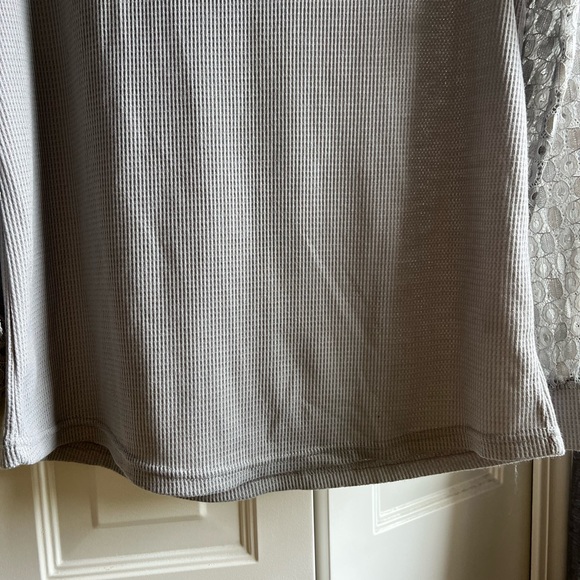 Grey Thermal with Eyelet Sleeves - Picture 7 of 8